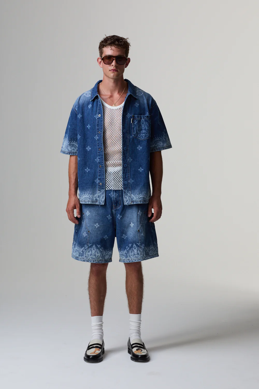 LASER PRINT DENIM SHORT - Image 4