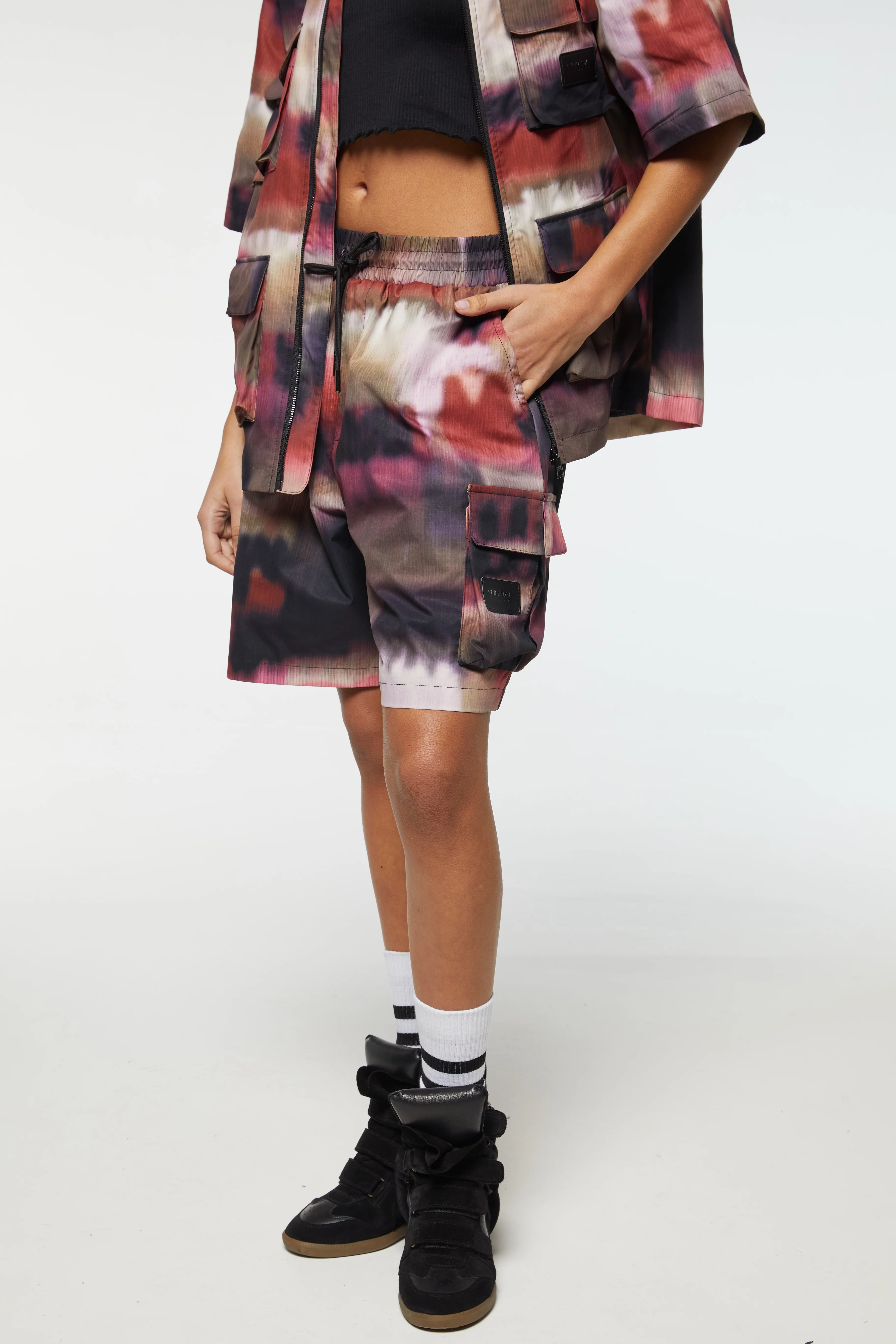 PHOTO PRINT ZIP SHORTS - Image 3